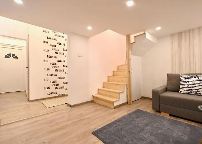 Cute Gallery Flat In Kiraly Street