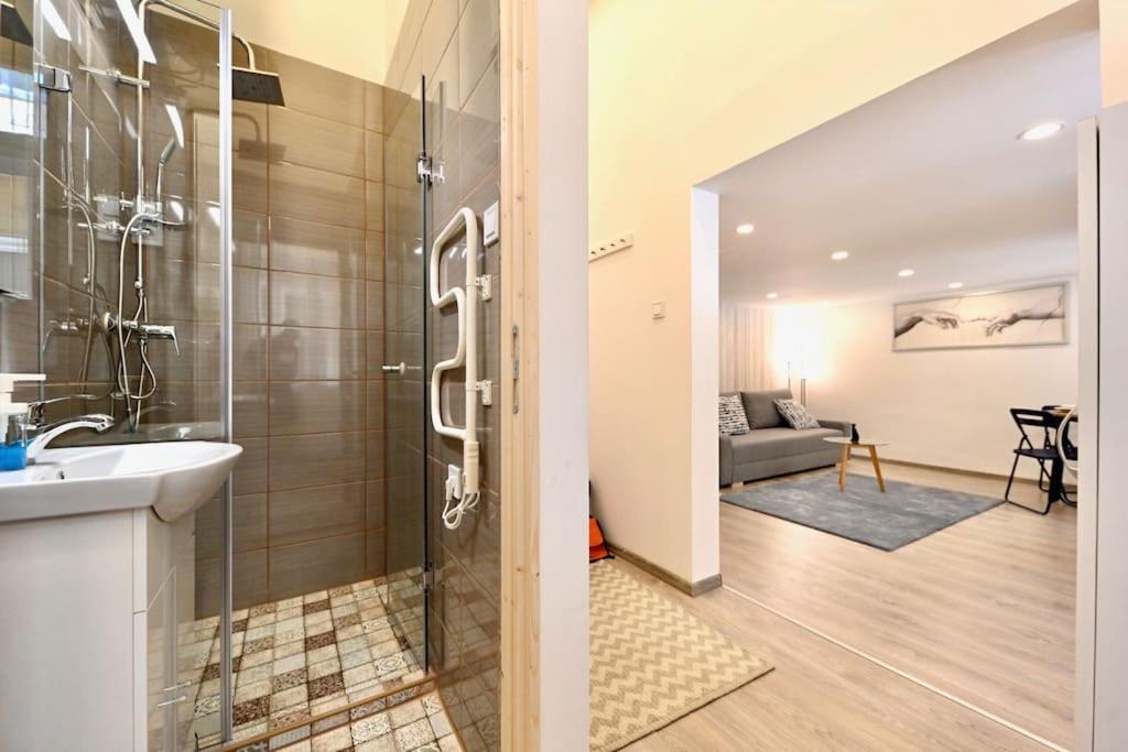 Cute Gallery Flat In Kiraly Street
