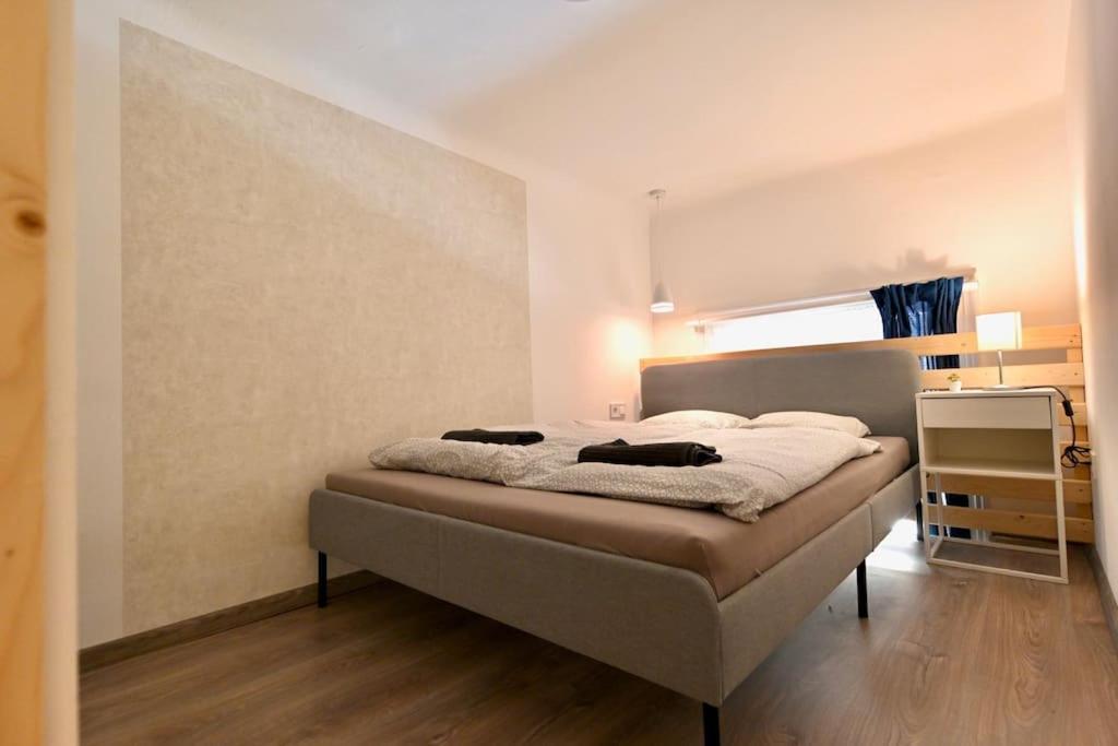 Cute Gallery Flat In Kiraly Street Apartment Budapest