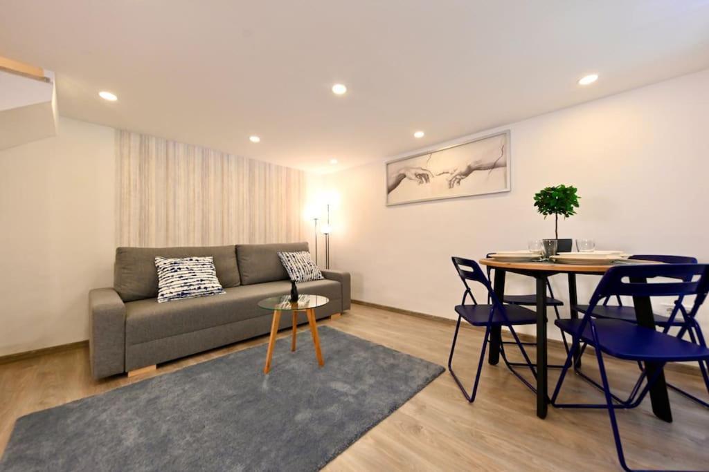 Cute Gallery Flat In Kiraly Street Budapest