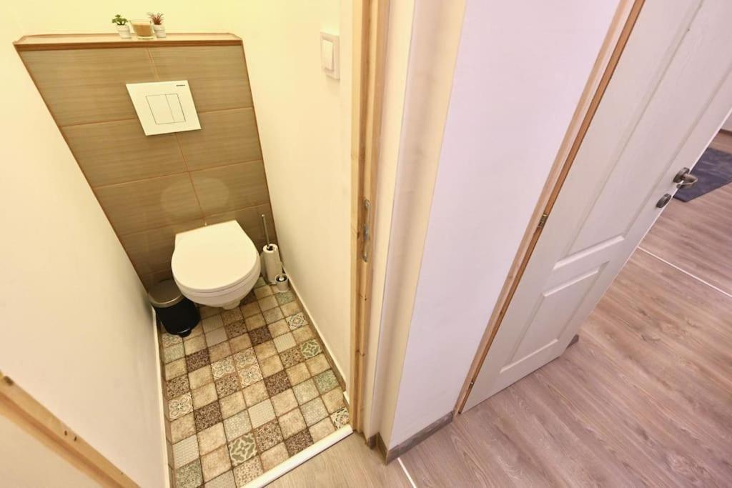 Apartment Cute Gallery Flat In Kiraly Street
